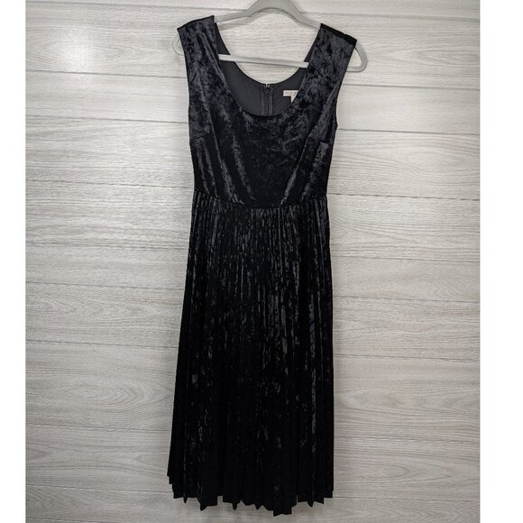 Pleated Crushed Velvet Dress - Picture 3 of 9